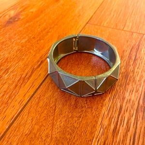 Very cute bracelet, like brand new condition.